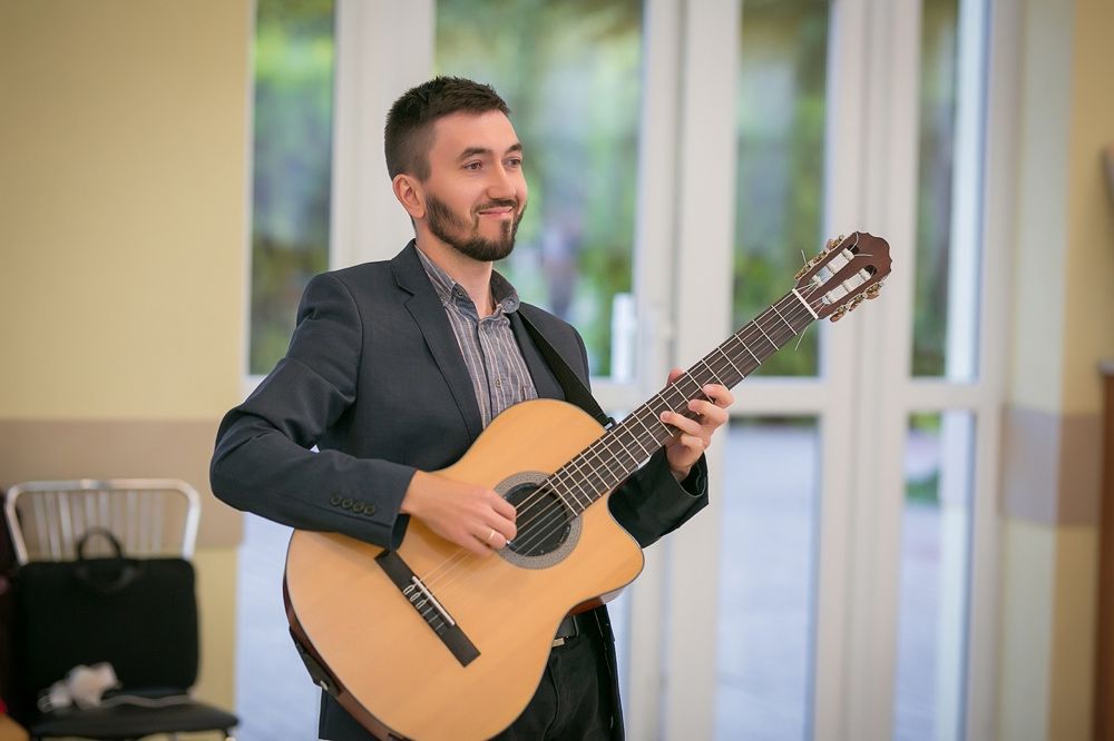 Жива музика,Ведущий,ведущая,Музикант,DJ,гитарист,гитара,діджей