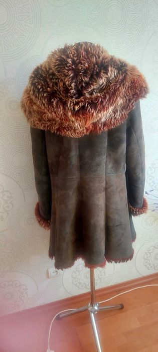 Теплая,натуральная дубленка( коза).