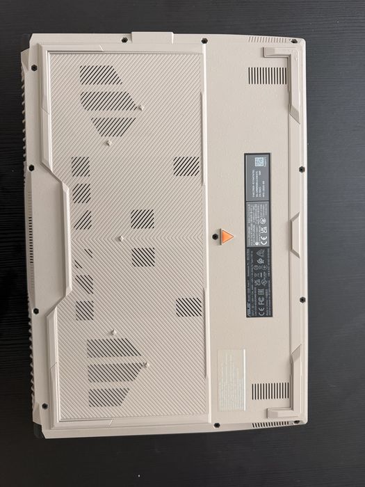 ASUS TUF GAMING A16 32GB | 8GB AMD | 1TB SSD | Ryzen 7000