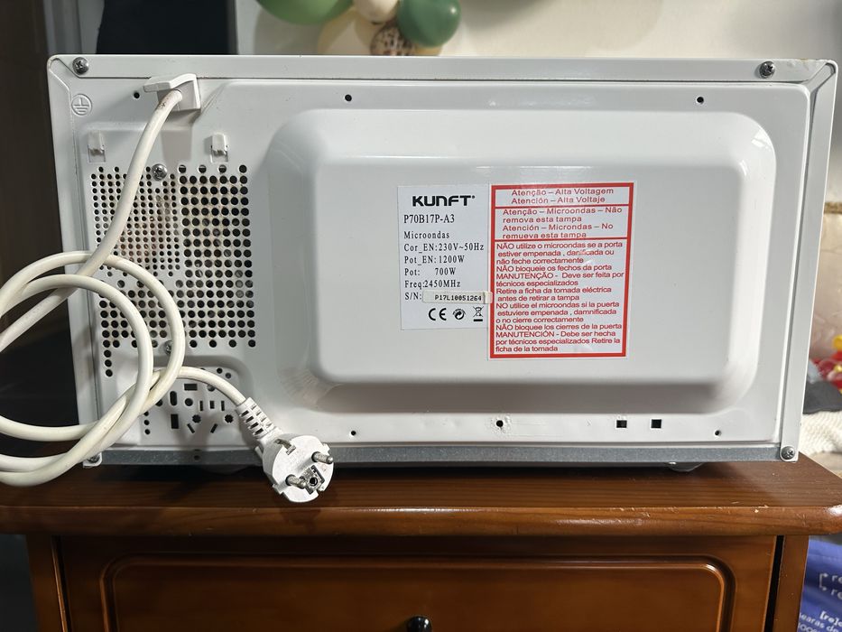 roupeiro lateral e micro-ondas