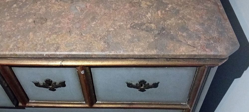 Móvel Mármore linhas Douradas