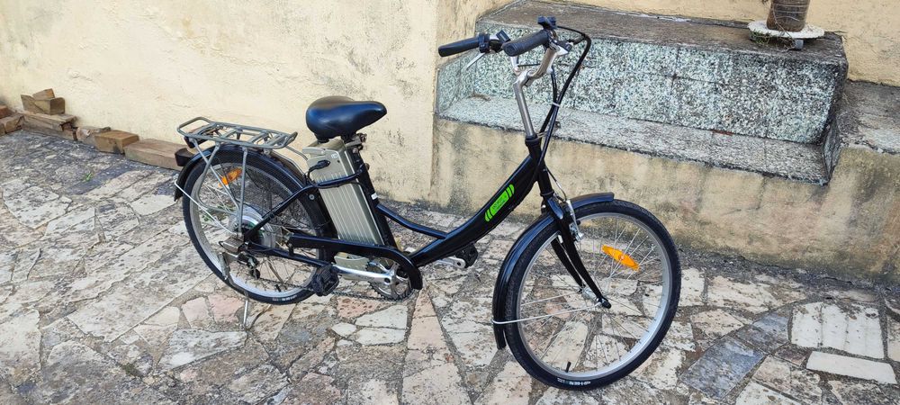 Bicicleta elétrica, de senhora, Eazy Mouv. Bateria e carregador novos.
