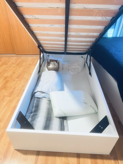 Cama summier solteiro excelente estado sem colchao