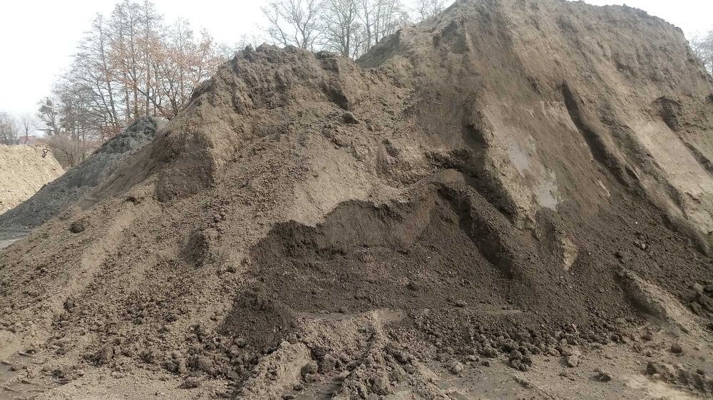 Ziemia piasek suchy beton pod kostkę taras garaż  fundament