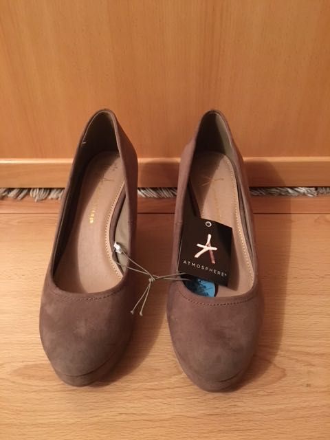 Sapatos NOVOS muito confortáveis Nº 39