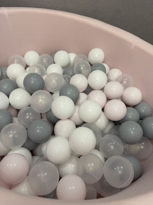 Сухий басейн з кульками