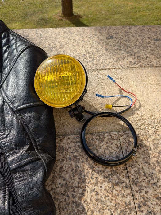 Casaco mota em pele (L) + proteções + farol amarelo (oferta)