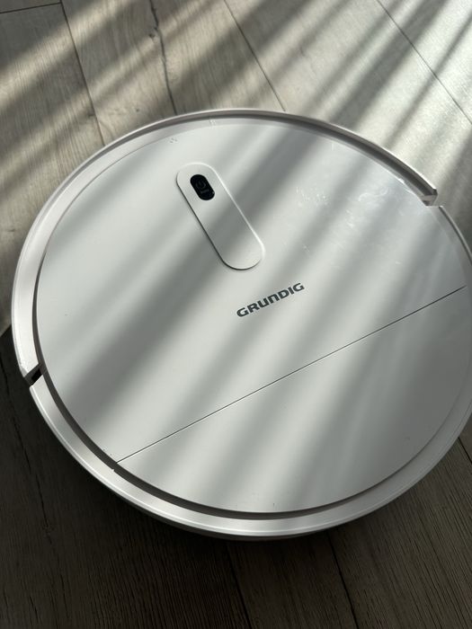 Робот пилосос Grundig