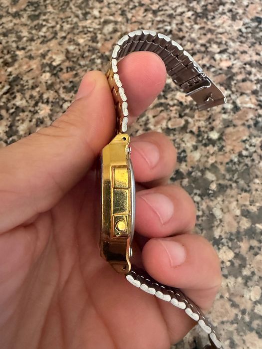 Relógio Casio dourado