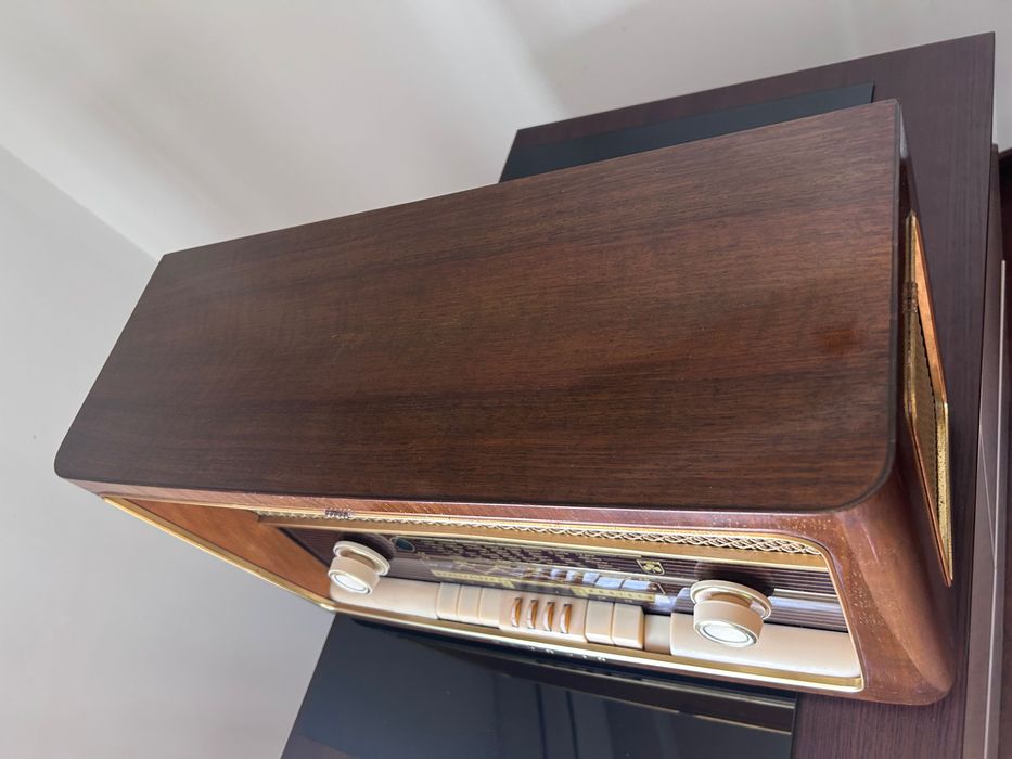 Rádio antigo com Fm Grundig