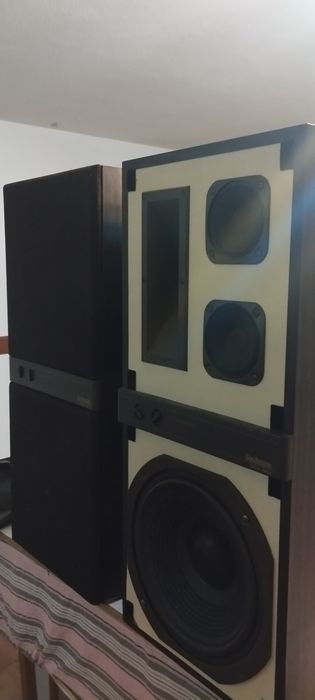 Colunas de som bom estado