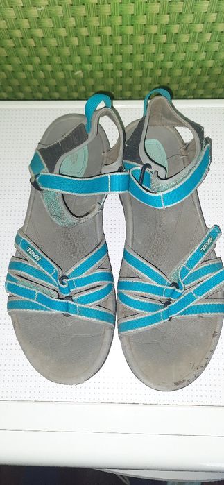 Продам сандалі Teva