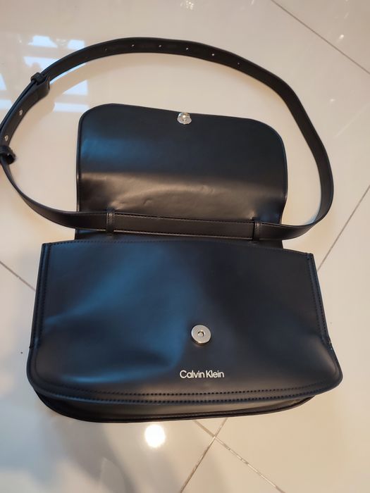 Calvin Klein torebka na ramię czarna stan ogólnie bdb