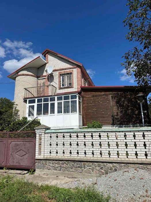 Продам будинок на березі річки