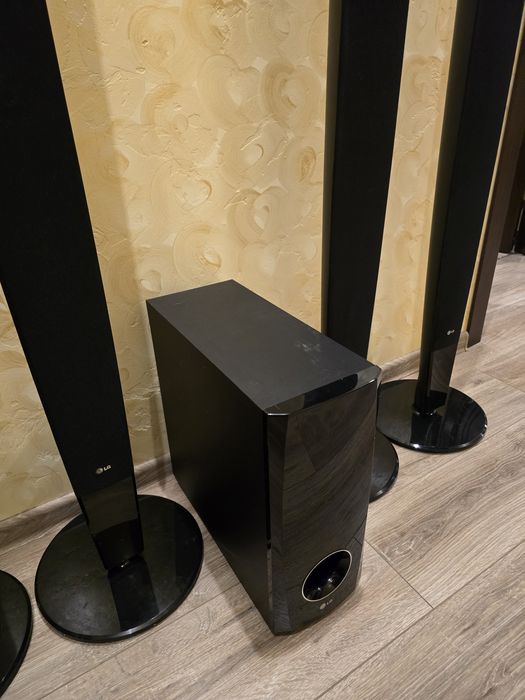 Домашній кінотеатр LG,4 колонки і сабвуфер,без ресівера.