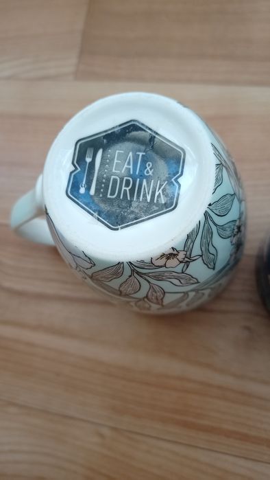 Чашка з квітковим орнаментом