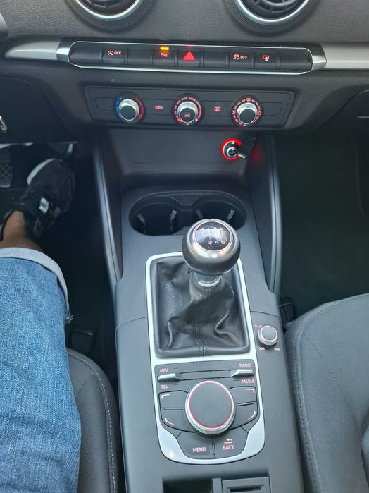 Audi A3 Limousine 1.6 TDI (110CV) Ultra Apenas 140 Mil Kms Nacional de 2015