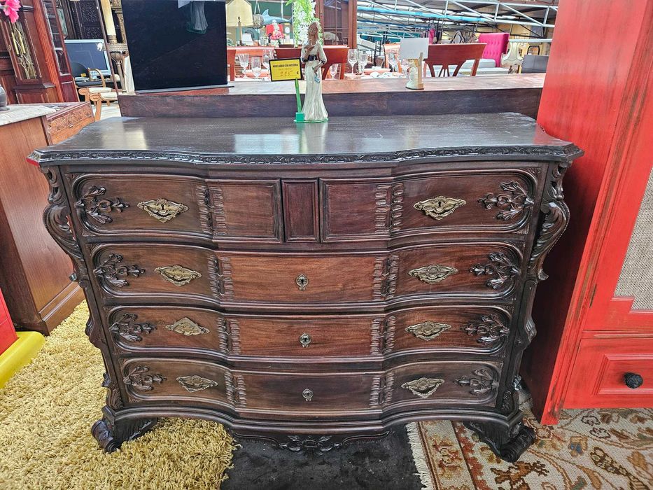 Cómoda antiga em madeira maciça - Bom estado geral