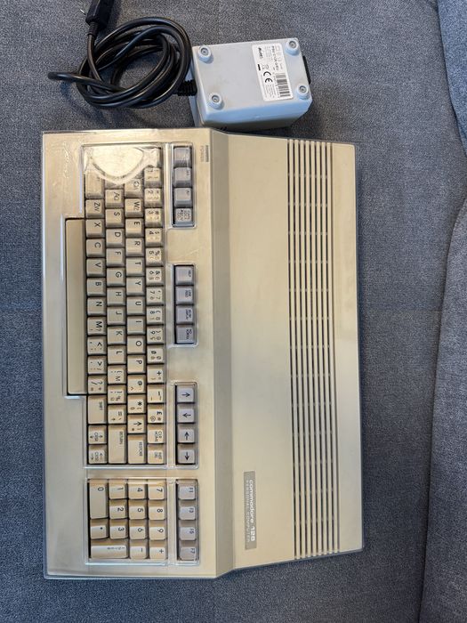 Commodore 128 C128 PAL sprawny plomba zasilacz bardzo dobry Gdańsk ...