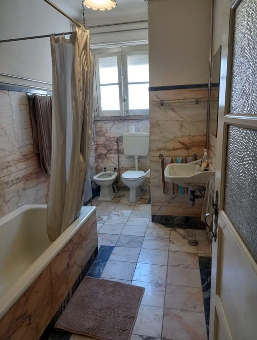 Quarto no Saldanha  junto ao Técnico (IST) a Estudante Universitária