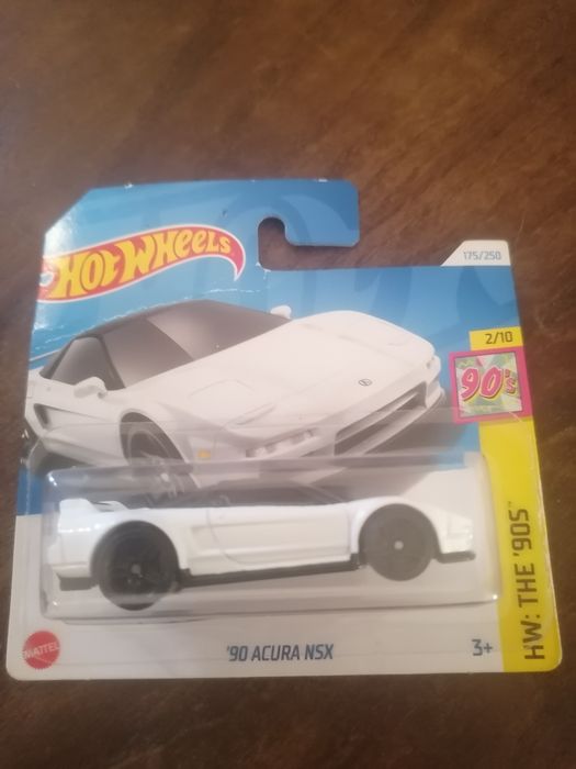 Carros de escala 1:64 HotWheels