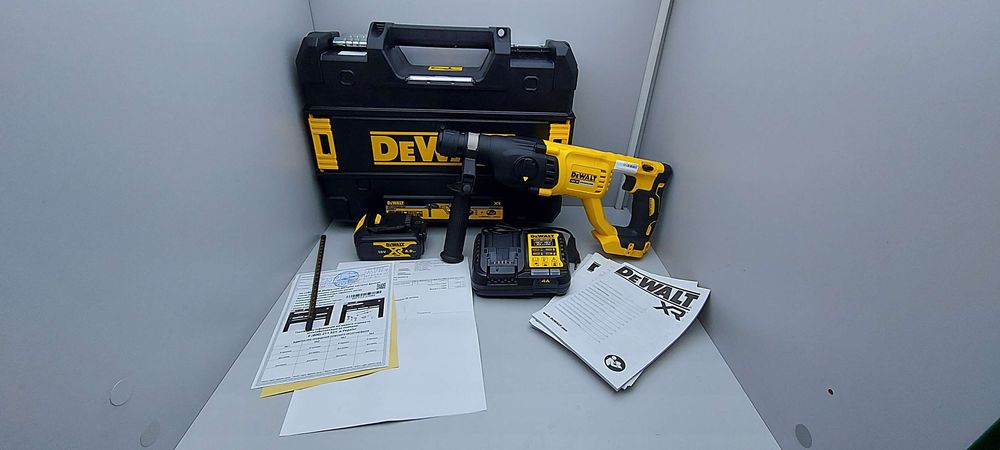 Перфоратор  DeWalt DCH133 (Аккам+СЗУ)