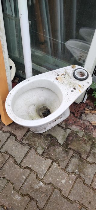 Sedes miska WC z demontażu na budowę
