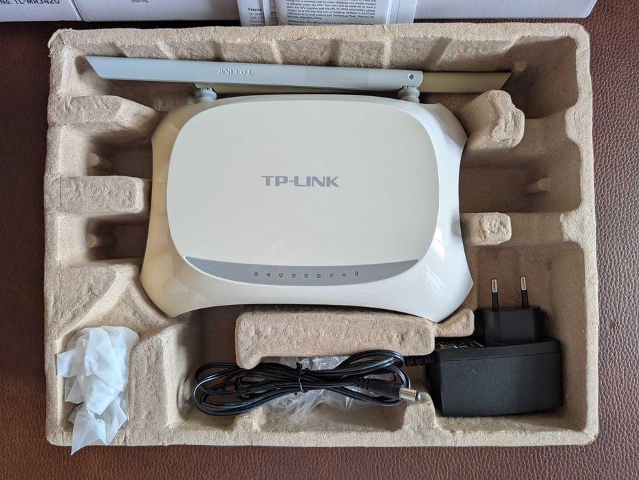 TP-LINK TP-MR3420 Router64738429403393121