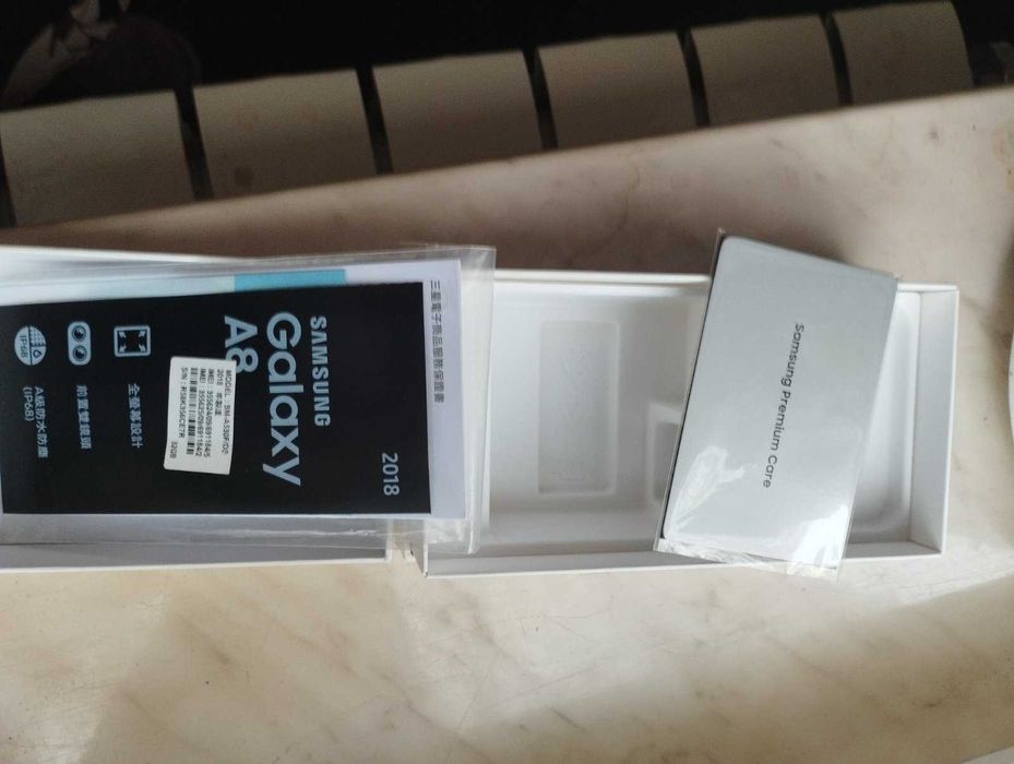 Samsung Galaxi A 8, в ідеальному стані. NFC. Коробка, документи.