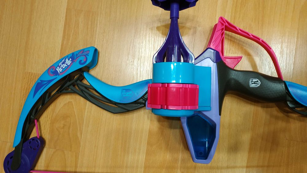 Блочный лук Hasbro Rebelle Nerf со стрелами