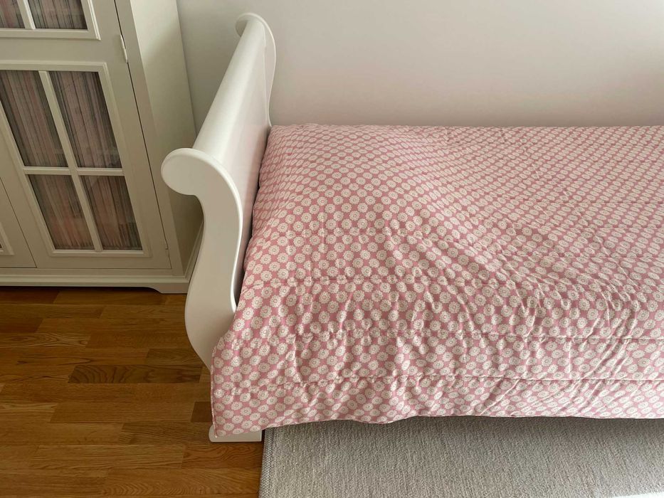 Quarto de criança/adolescente em branco