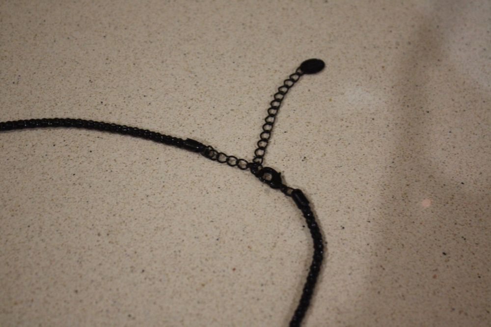 Colar preto miçangas