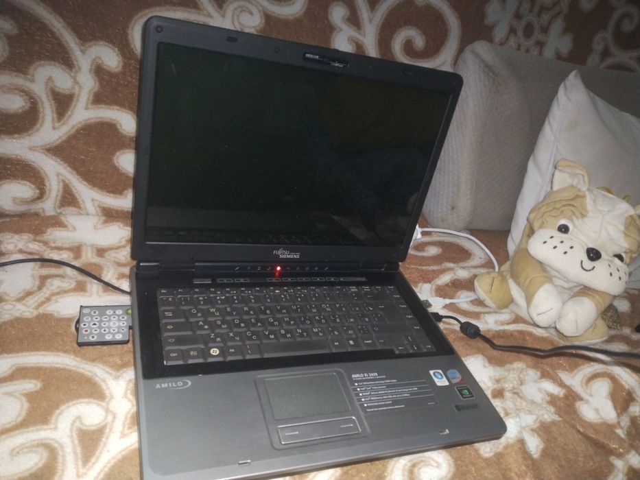 ноутбук Fujitsu-Siemens AMILO, модель Xi 2428.