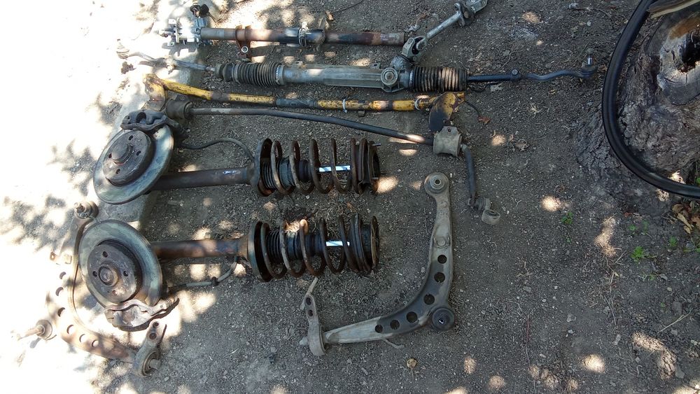 Продам різні деталі BMW e30