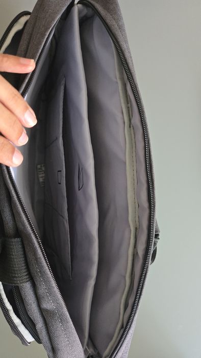 Mala cinzenta para PC e mochila vermelha para PC