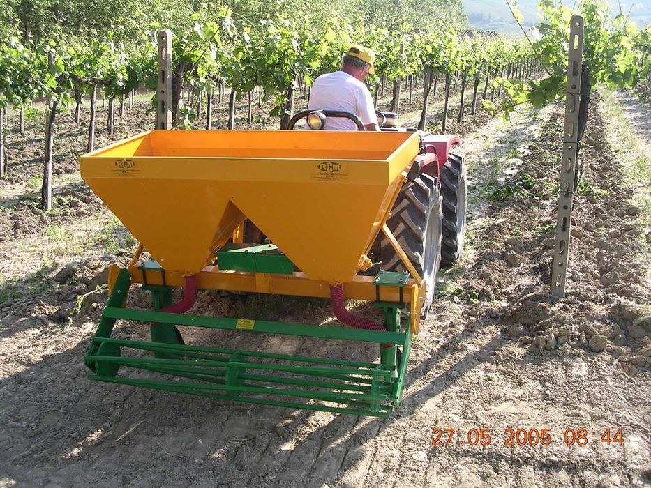 Adubador com misturador