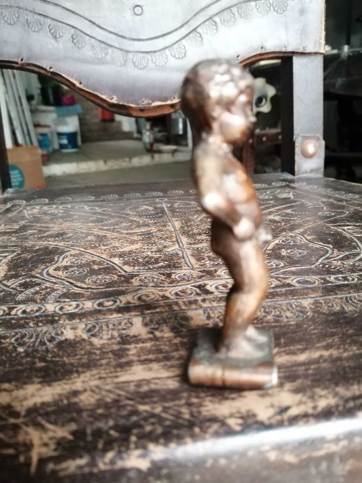 boneco biblot em metal