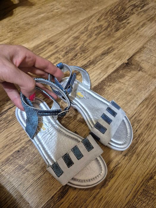Nowe sandałki dziewczęce rozm.27