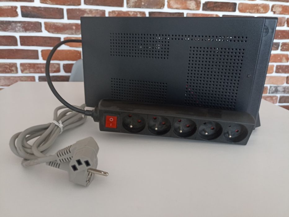 UPS 1500 VA/ 900W