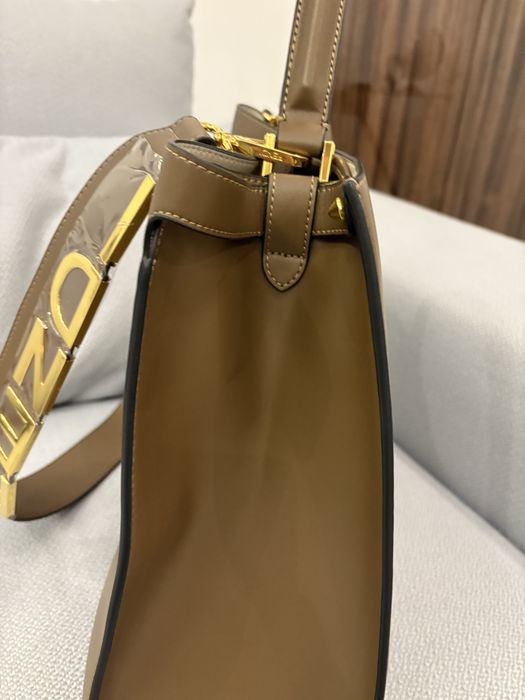 Продам розкішну вмістку жіночу сумку.