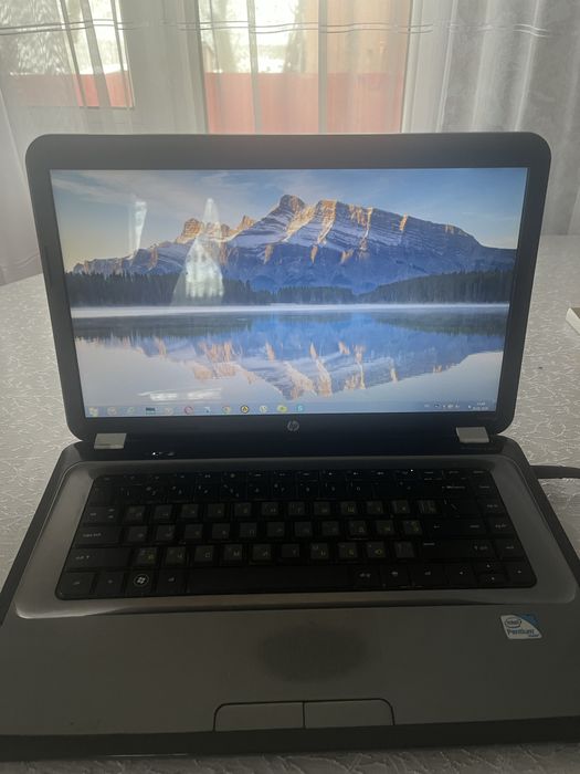 Ноутбук hp windoys 7 128Гб  вживаний