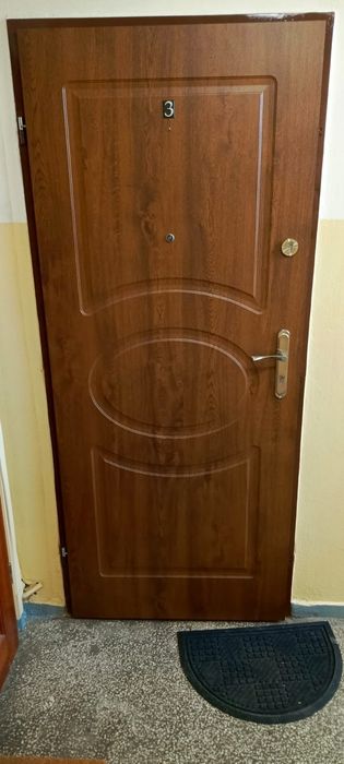 Drzwi wejściowe z montażem