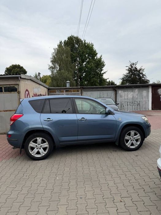 Samochód Toyota RAV4