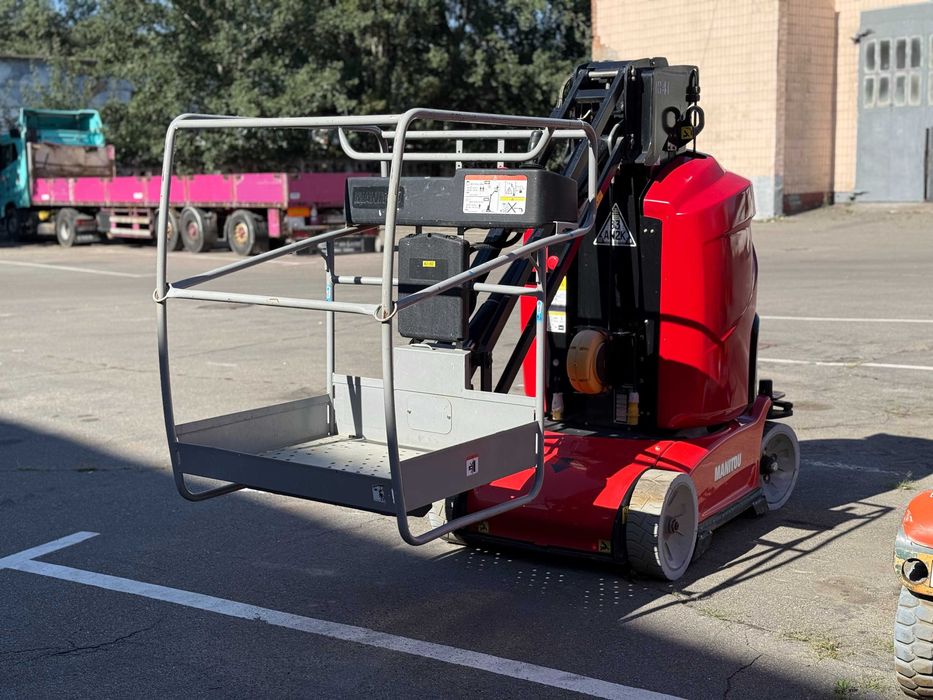 Вертикальний щогловий електричний підйомник MANITOU 100VJR 10 метрів
