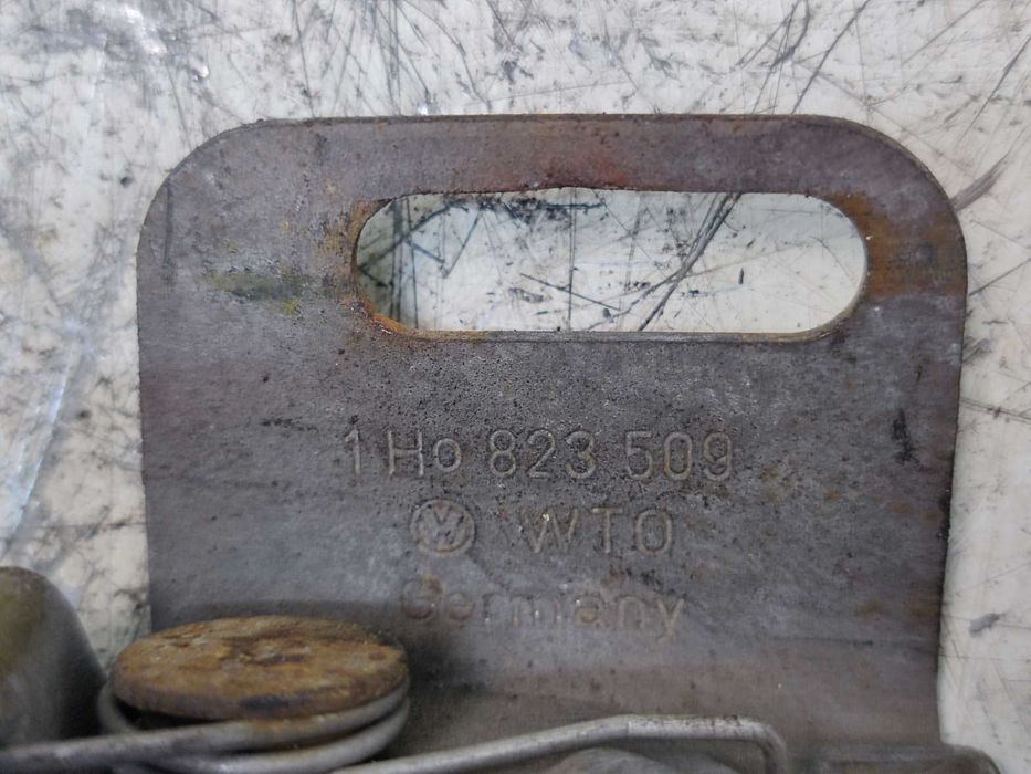 VW Golf III 3 Zamek Maski Pokrywy Silnika