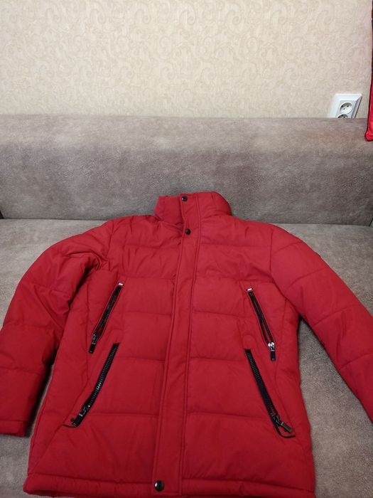 Теплая куртка с капюшоном