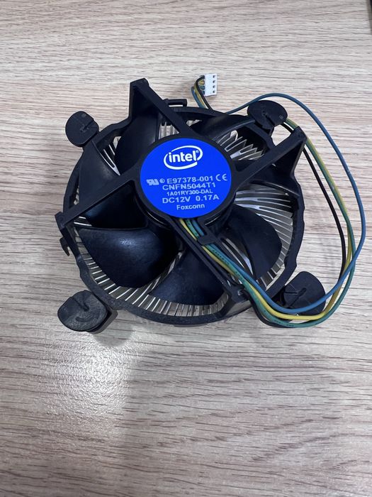 Боксовий кулер intel