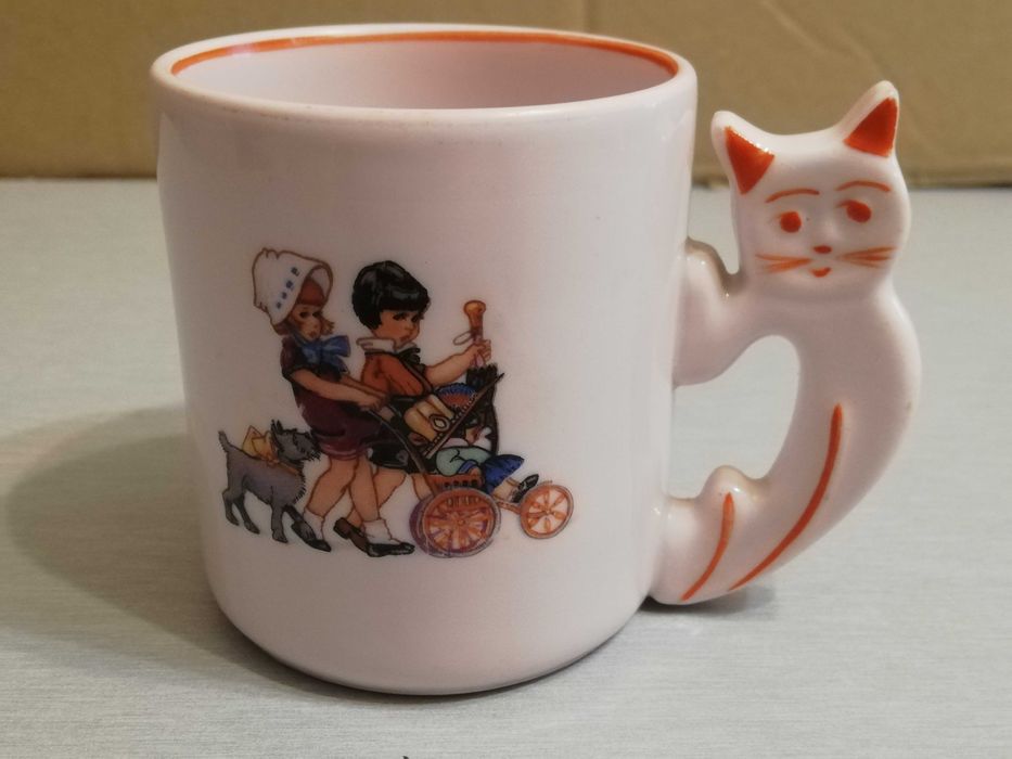 Vista Alegre. Caneca de criança com asa "Gato".  Marca 31