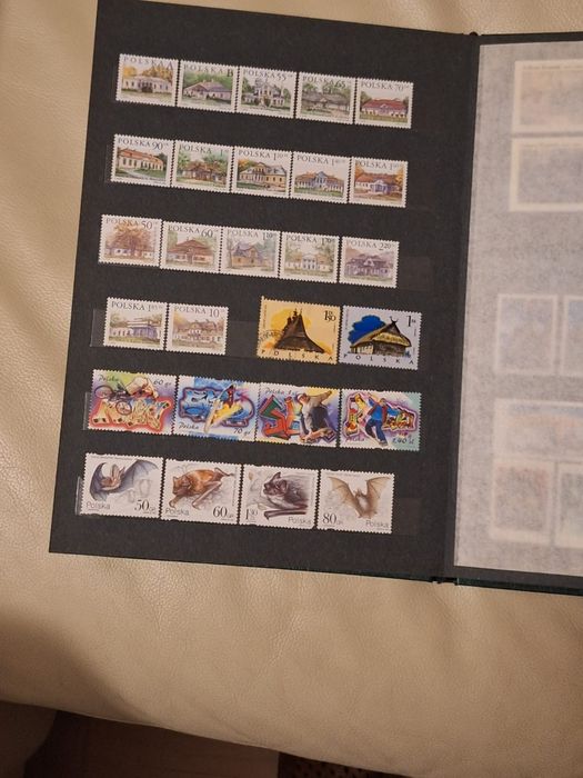 Klaser ze znaczkami w bardzo dobrym stanie