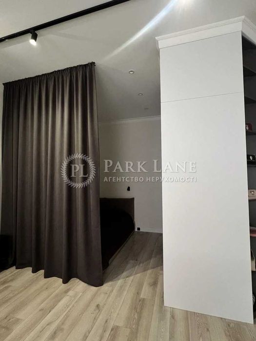 Продаж квартири в історичному центрі, ремонт до револ.